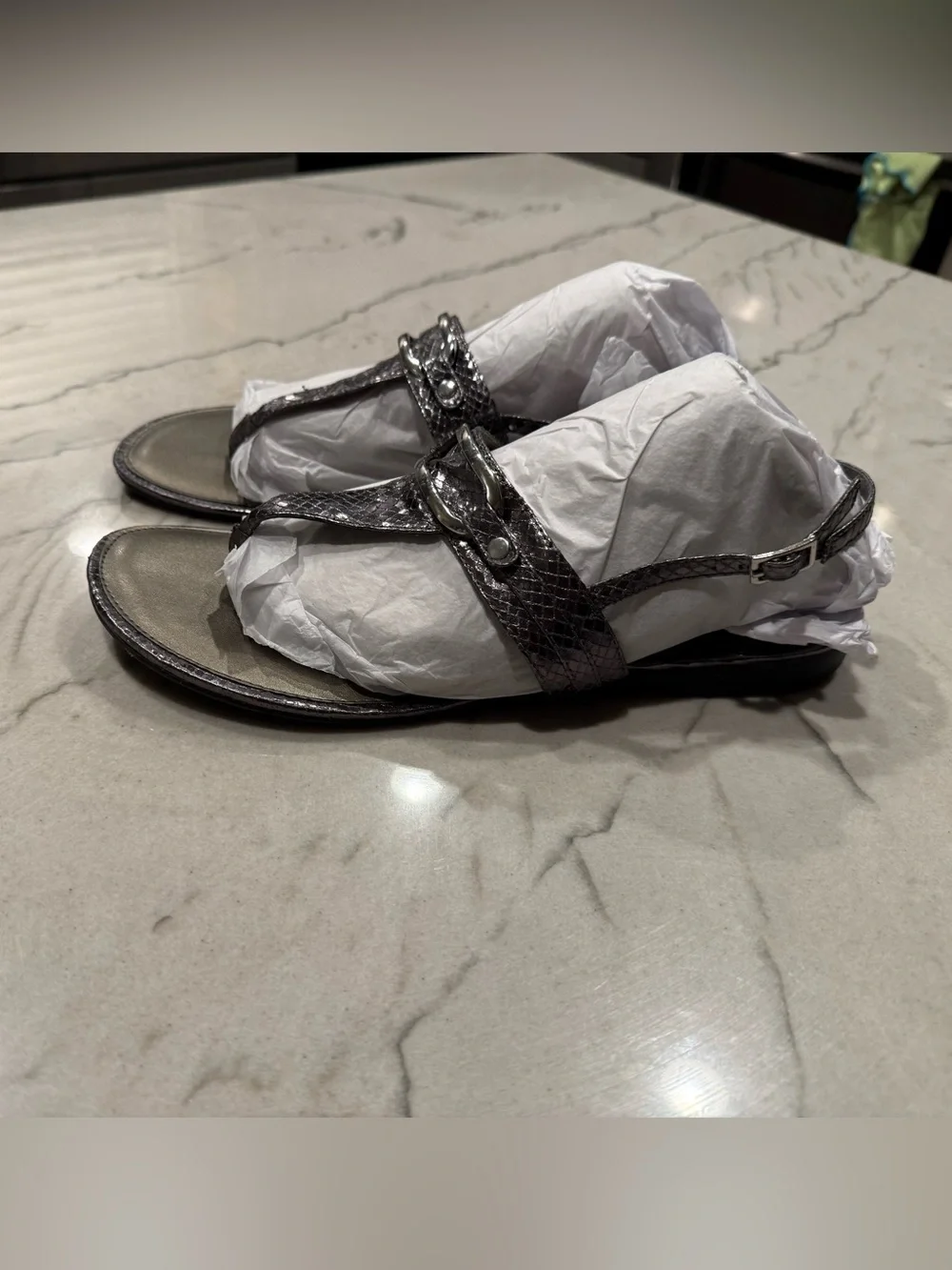 Bandolino Metallic Snakeskin T-Strap Sandals Size 10M Silver Black Buckle